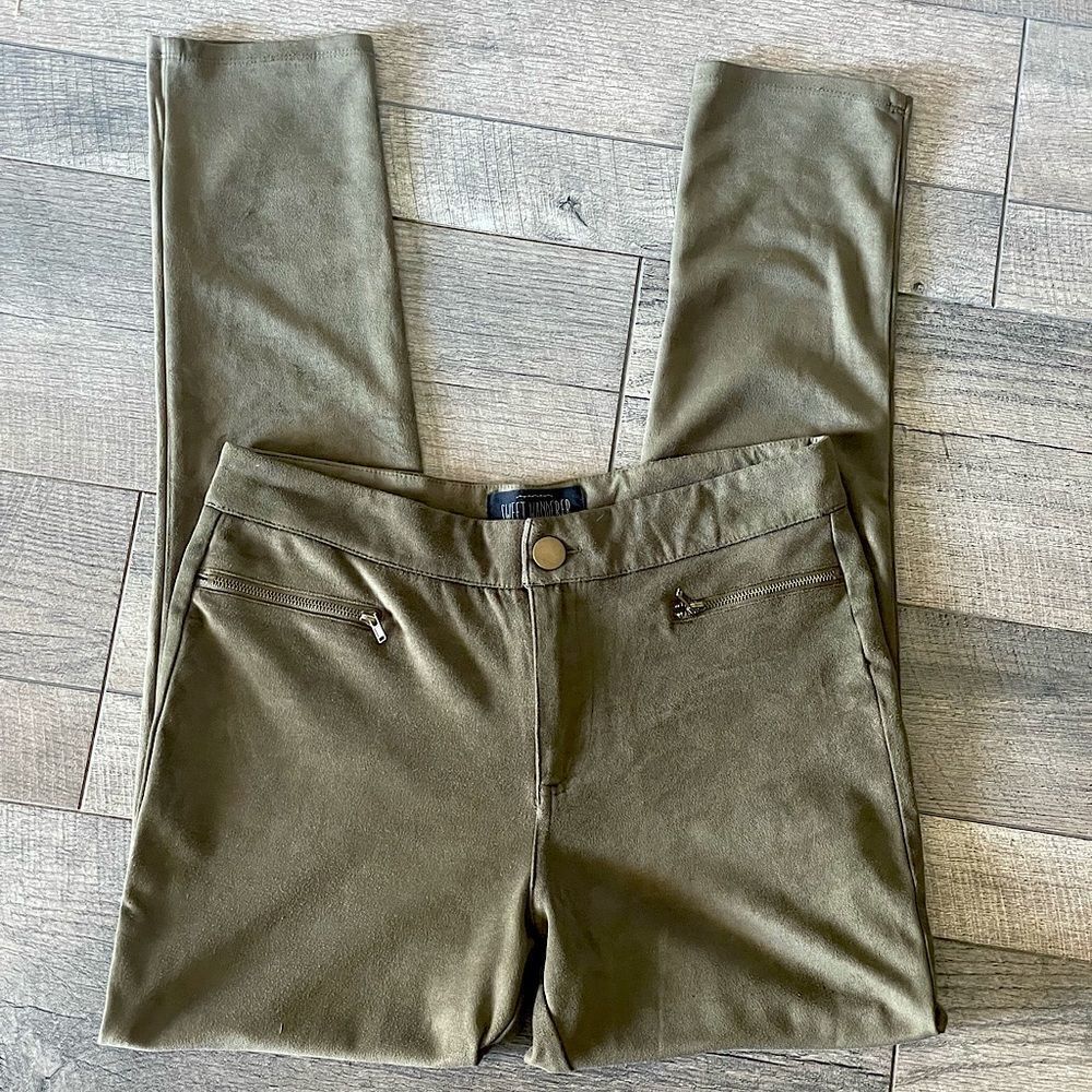 NWOT! Sweet Wanderer Olive Green Suede/Microfiber Tapered Pants.Size Medium.